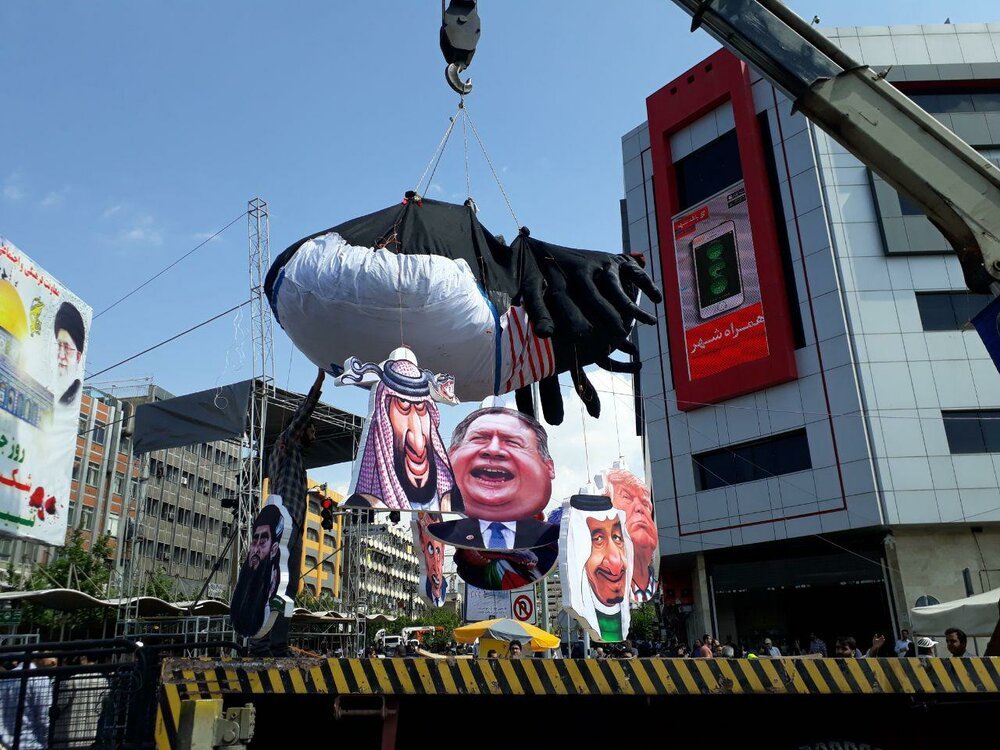 عکس| ترامپ از جرثقیل آویزان شد/پای پادشاه عربستان به خیابان‌های تهران باز شد/حاشیه‌های روز قدس