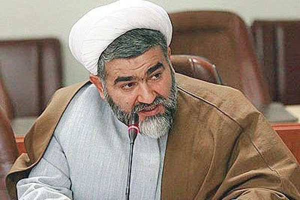 روحانی اصلاح‌طلب به آیت‌الله یزدی:با توجه به بالا رفتن سن‌تان کمتر اظهارنظر کنید،در دعوا حلوا پخش نمی‌کنند/نوروزی:این حواشی شاید برای رئیسی هم رخ دهد