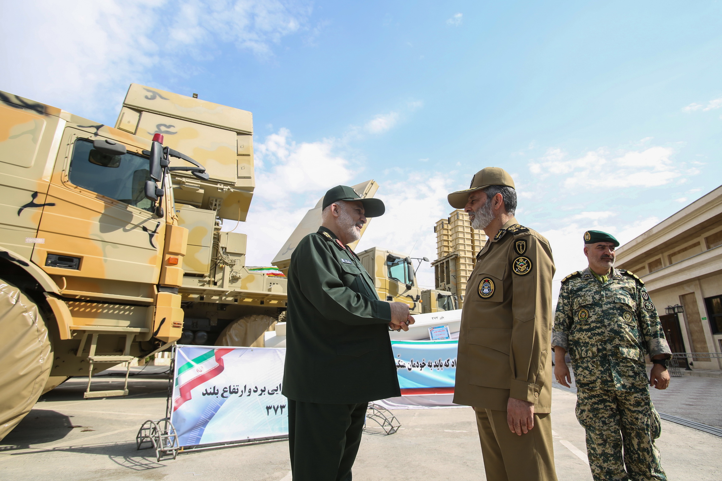 بازدید امیر سرلشکر موسوی از سامانه سلاح پدافند هوایی باور ۳۷۳