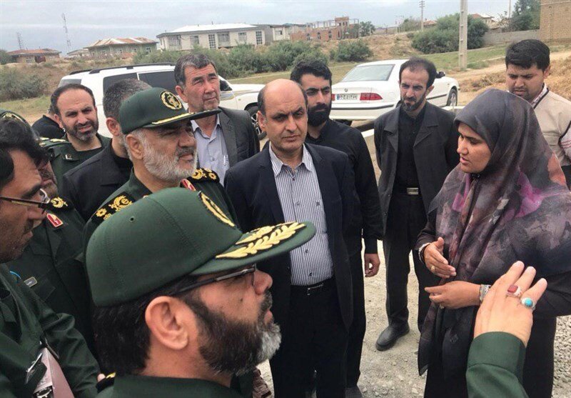 چند تصویر از حضور فرمانده کل سپاه در جمع زلزله‌زدگان