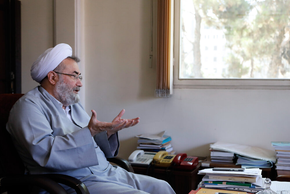 پدر دوگانه‌سازی بسوزد /وقتی روحانیون کار اصلی خود را رها کردند، مداحان تعیین کننده دین مردم شدند