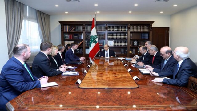 تظاهرات لبنانی‌ها علیه نخست‌وزیری "حسان دیاب"/ دیدار معاون پامپئو با میشل عون