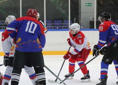 هاکی‌بازی دوستانه پوتین و لوکاشنکو / عکس