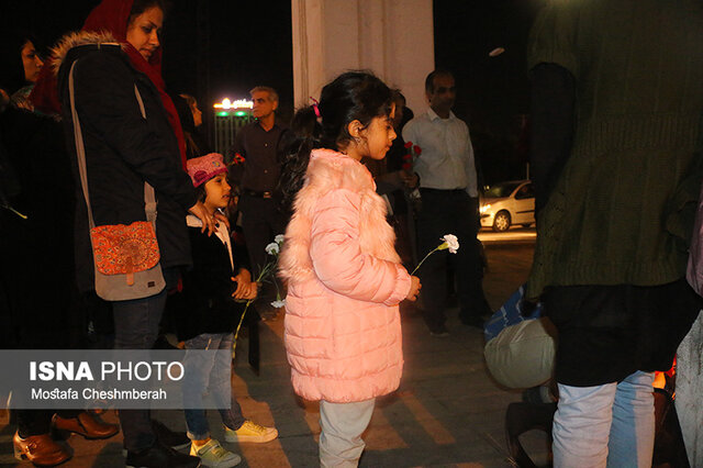 همدردی مردم بندرعباس با خانواده جانباختگان هواپیمای اوکراینی / عکس