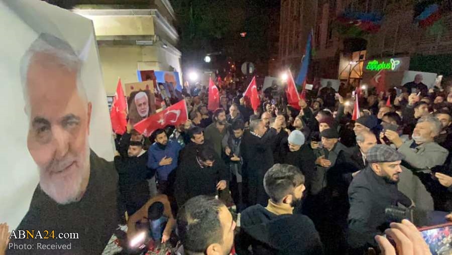 تجمع مردم ترکیه مقابل سرکنسولگری ایران در استانبول در محکومیت ترور سردار سلیمانی