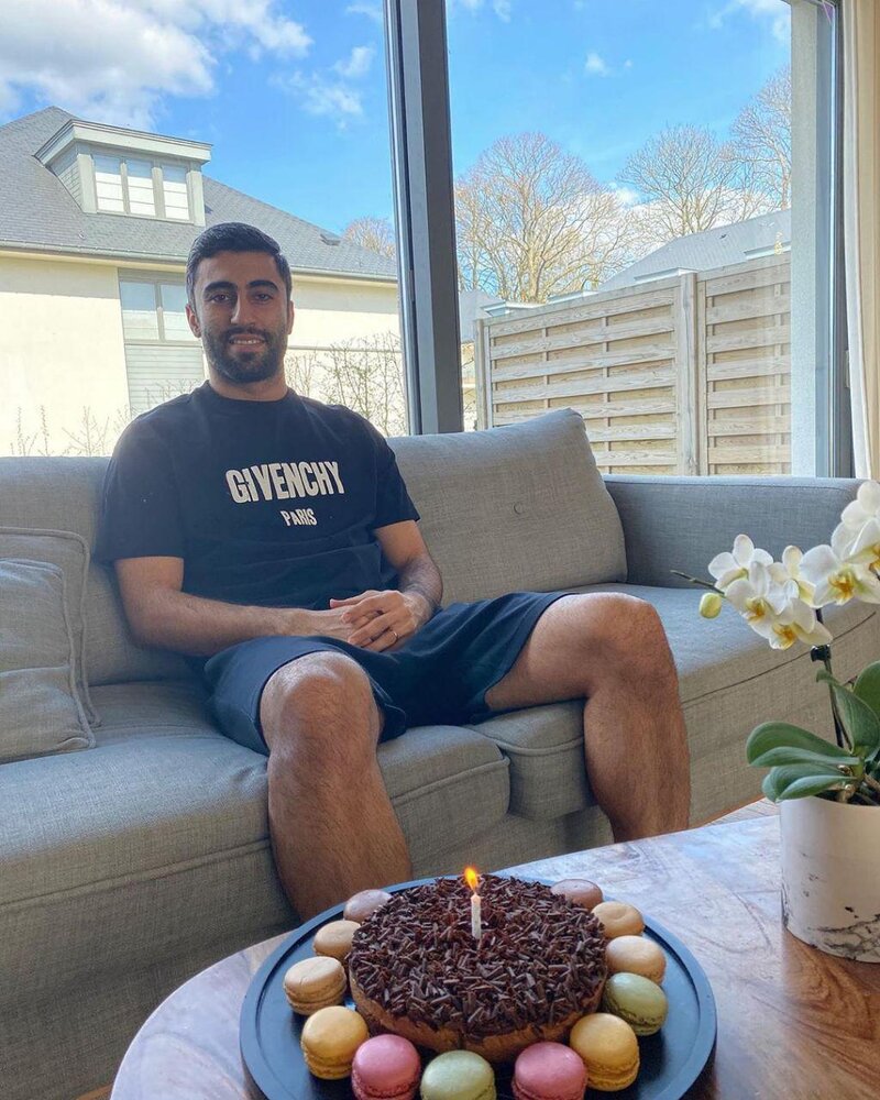 جشن تولد بازیکن تیم‌ملی در قرنطینه/ عکس