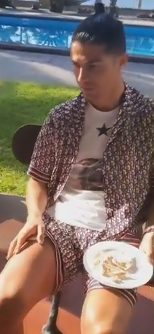 فخر فروشی رونالدو در قرنطینه خانگی + عکس