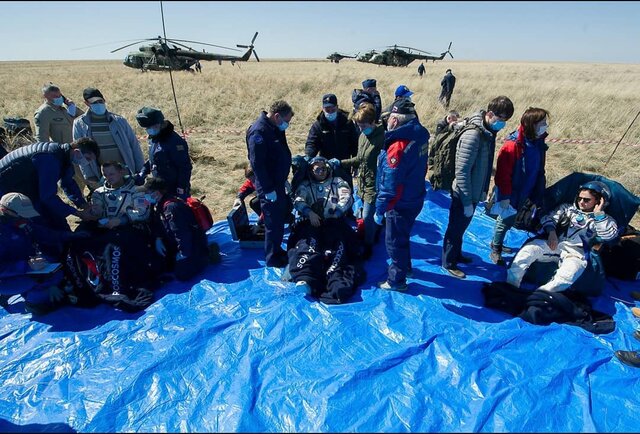 تصاویری جالب از لحظه فرود فضانوردان به زمین