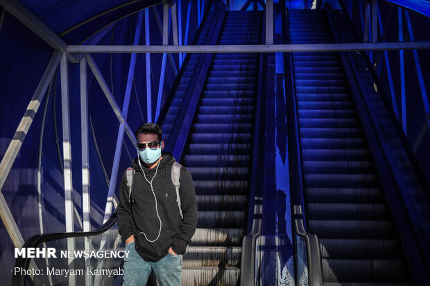 استفاده از ماسک توسط مردم برای جلوگیری از انتقال ویروس