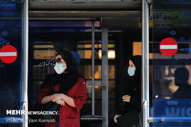 استفاده از وسائل نقلیه عمومی توسط هموطنان با رعایت موازین بهداشتی