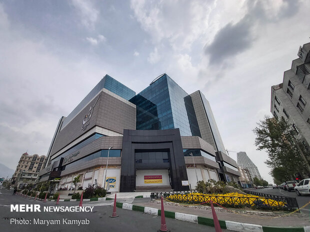 تعطیلی مراکز خرید برای جلوگیری از تجمع و حضور مردم و کمک به قطع زنجیره انتقال ویروس