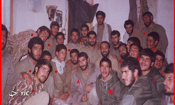 تصاویر حضور سردار قاآنی در میان شهدای تخریبچی لشکر ۲۱