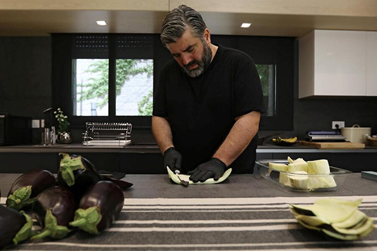 ماسک‌های چرمی از پوست بادمجان