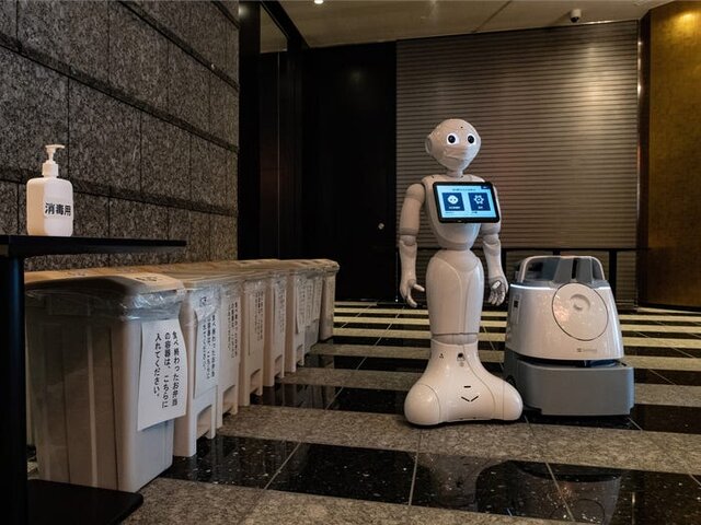 ربات‌هایی که در استادیوم جایگزین هواداران شدند!