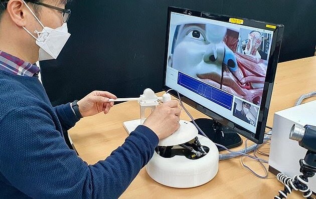 ربات‌ها برای انجام تست کرونا جایگزین انسان می‌شوند