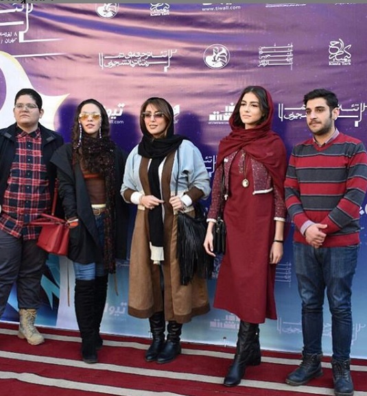 پردیس پورعابدینی در نقش راضیه و مانلی