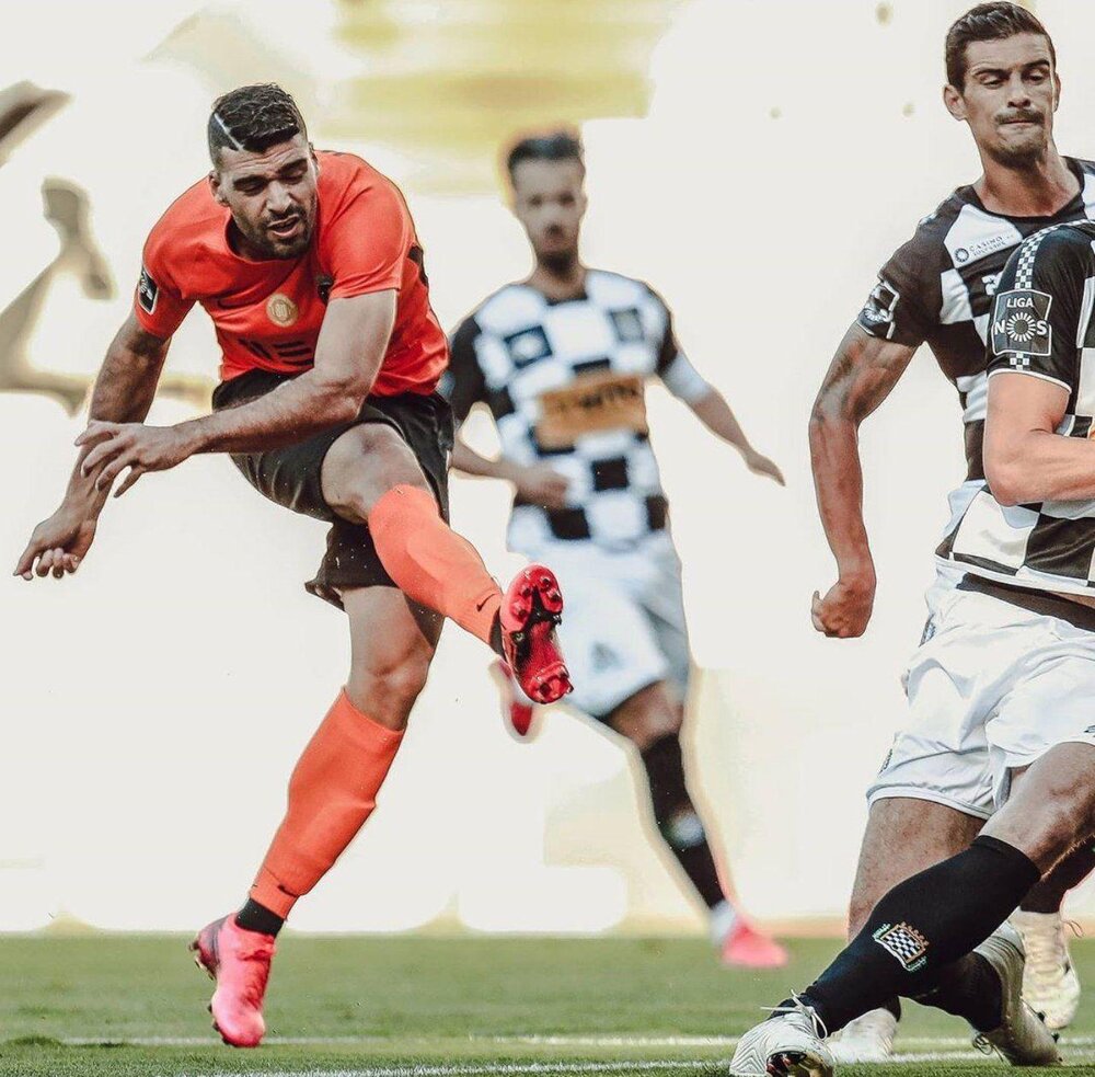 شبی که طارمی برای مشتریانش دلبری کرد/عکس