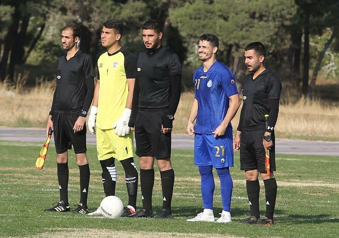 کاپیتان با لبخند به ترکیب استقلال برگشت/ عکس