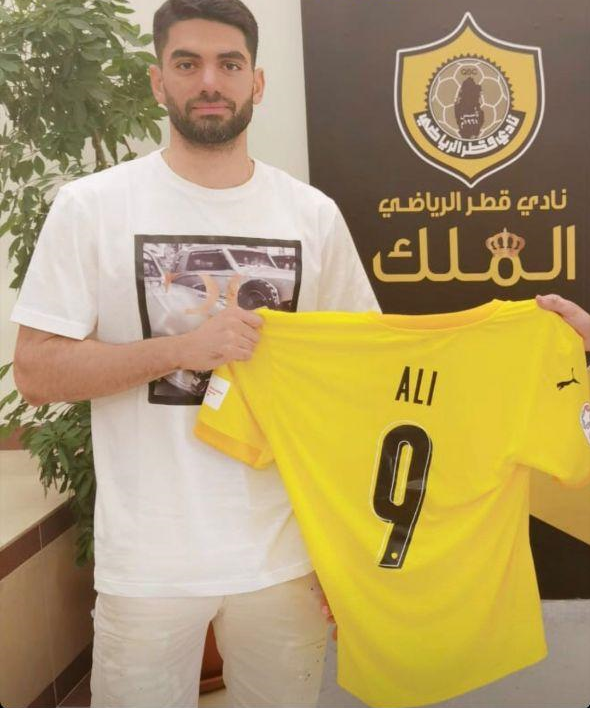 علی کریمی رسماً به القطر پیوست