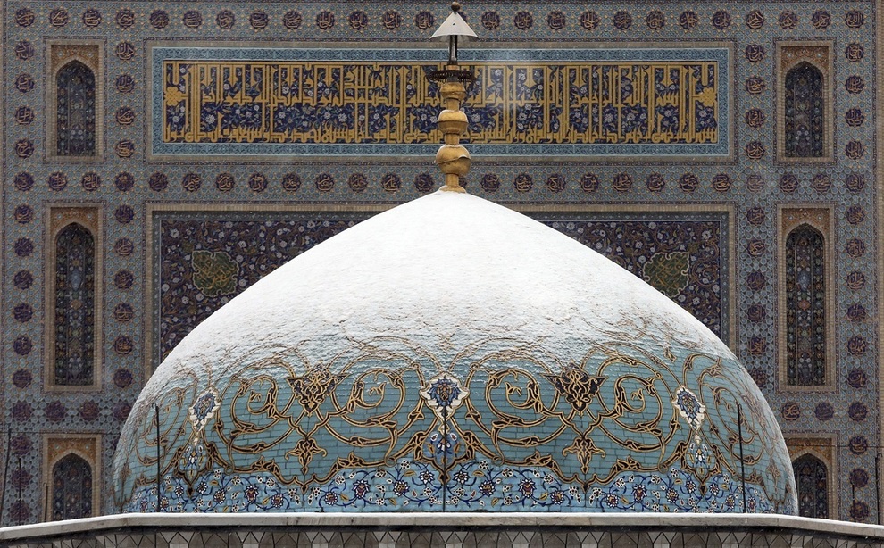 بارش برف پاییزی در حرم امام رضا(ع)/ عکس‌ها