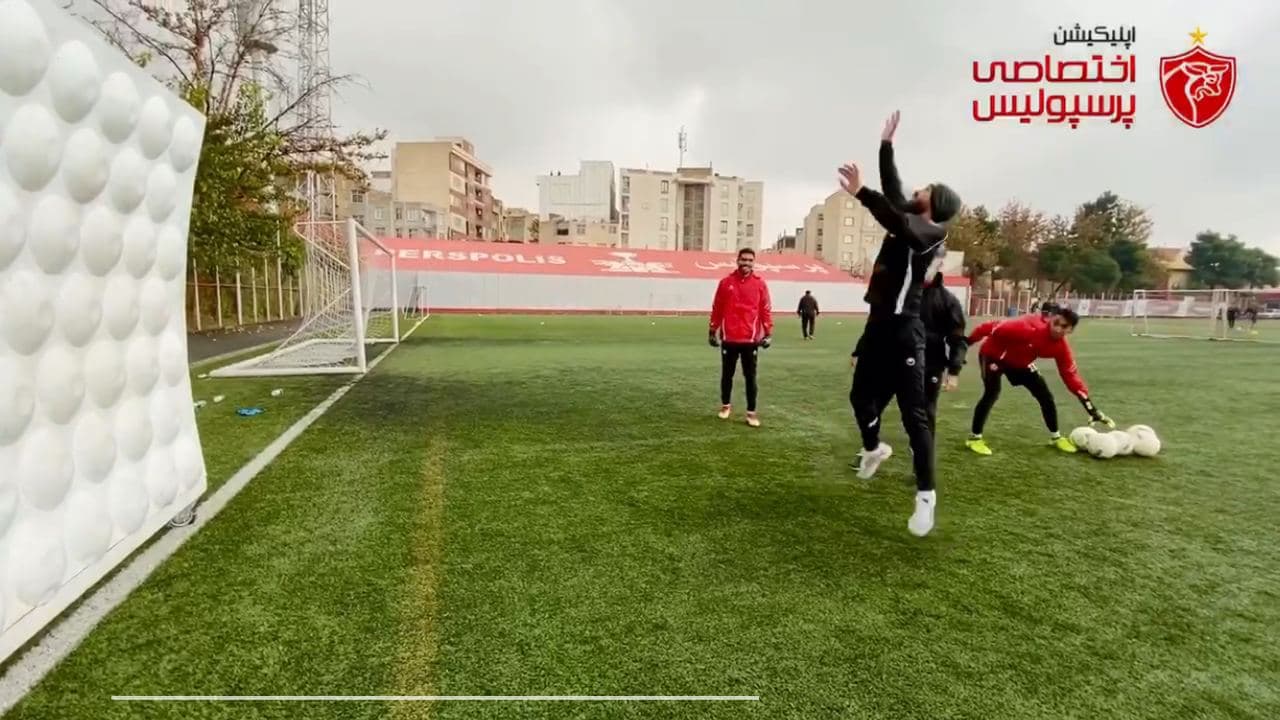 نوراللهی در پرسپولیس دروازه‌بان شد/ عکس