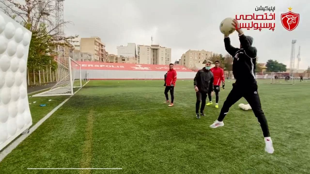 نوراللهی در پرسپولیس دروازه‌بان شد/ عکس