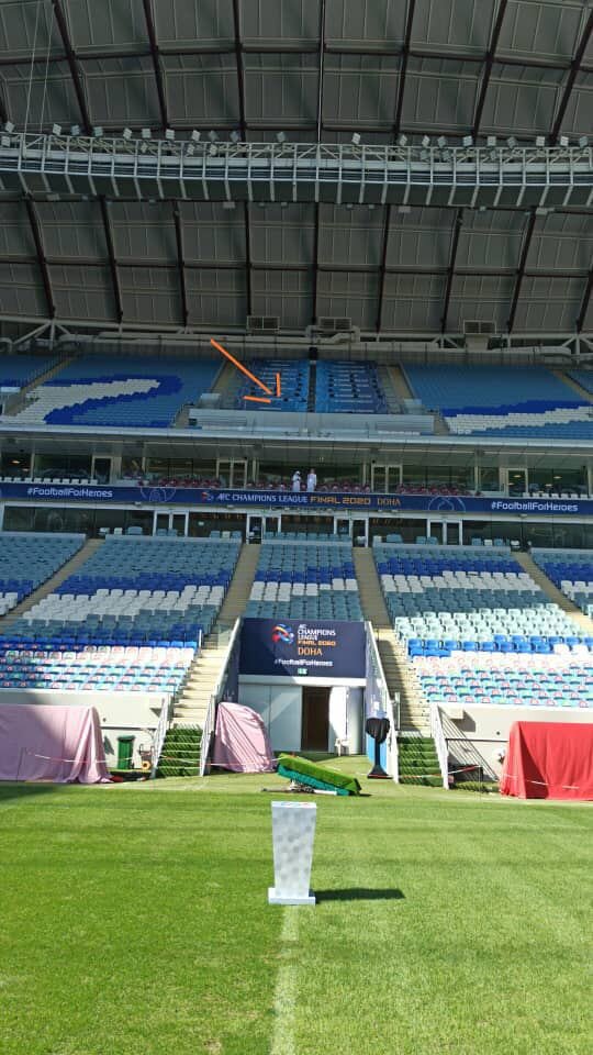 فردوسی‌پور ار اینجا فینال را گزارش می‌کند/ عکس