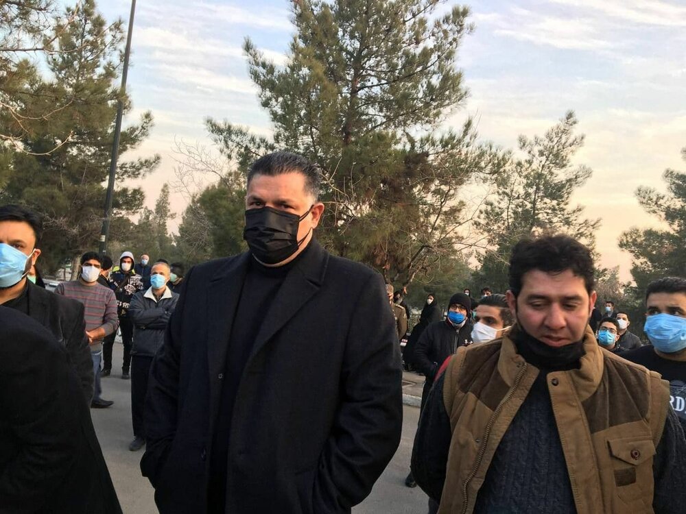 مراسم خاکسپاری علی انصاریان/ حضور دایی، کریمی و کاپیتان استقلال/ اقامه نماز به امامت شیخ حسین انصاریان/ عکس