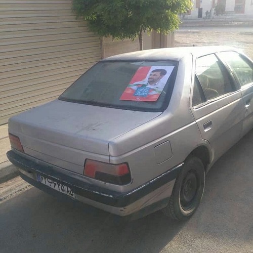 تبلیغات احمدی‌نژادی‌ها به شیشه خودرو‌ها رسید