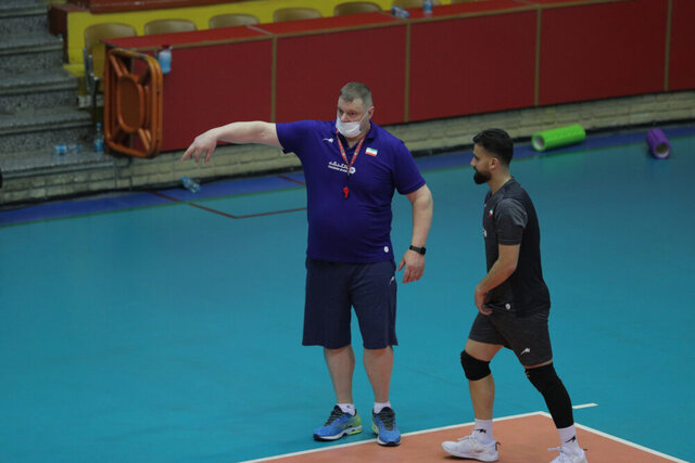 آلکنو دست به سوت شد/ اصلاح تکنیک بازیکنان در دستور کار سرمربی تیم ملی والیبال