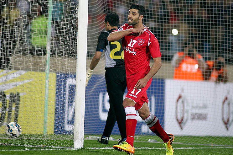 فوتبال علیه سیاست