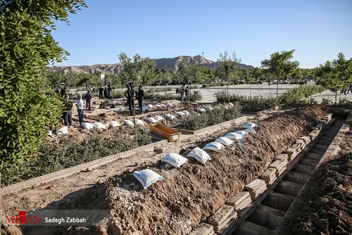 روز‌های نفس گیر آرامستان‌های مشهد/ به روایت تصاویر