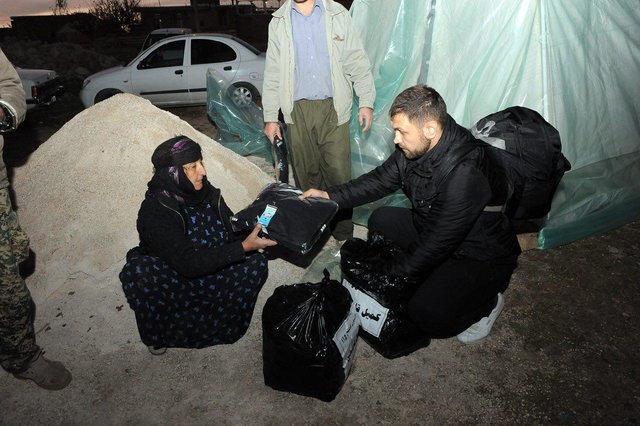 حسن یزدانی: تا آخر در کنار مردم زلزله زده خواهیم بود