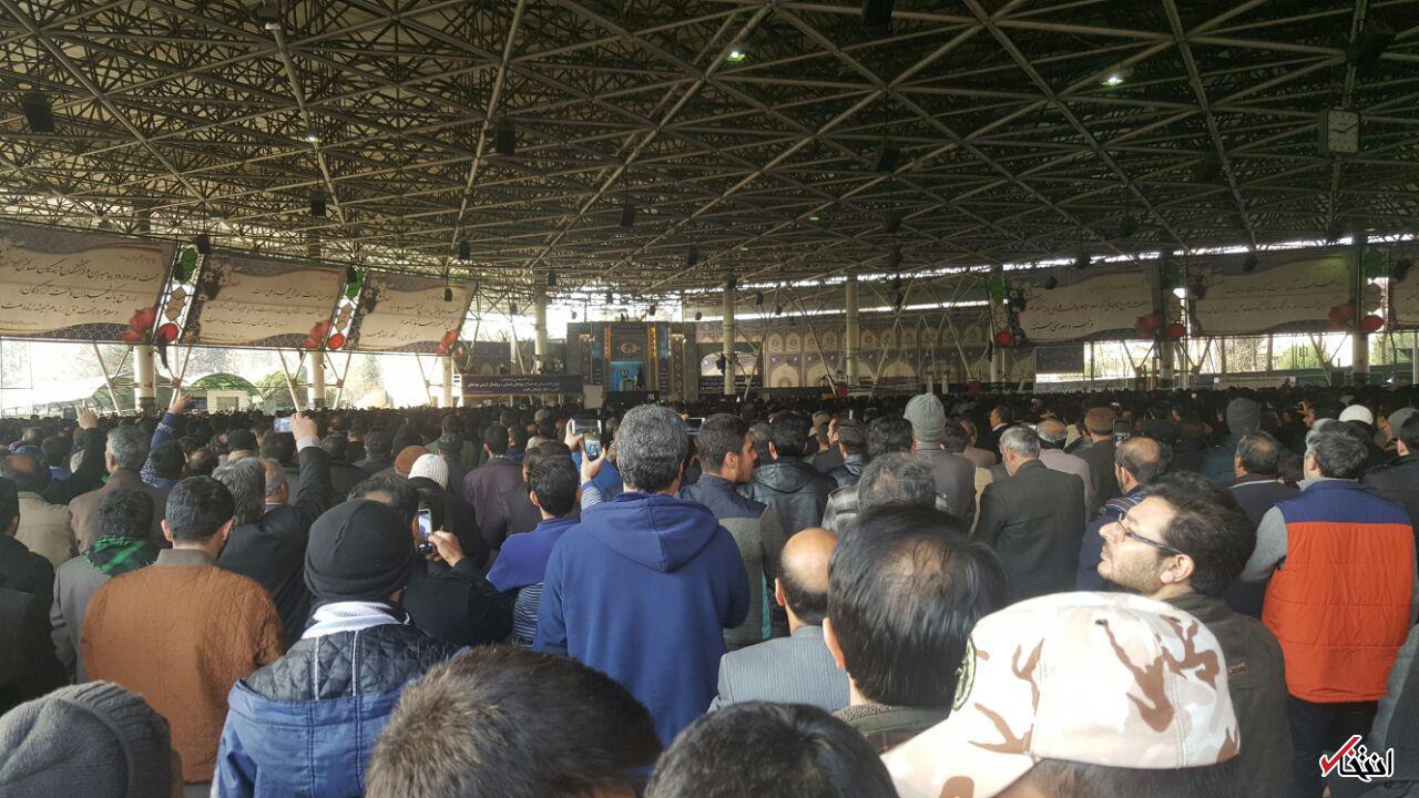 آغاز مراسم تشییع پیکر آیت الله هاشمی+تصاویر / انتقال پیکر آیت الله به دانشگاه تهران / حضور شخصیت های برجسته از جمله سردار سلیمانی / ازدحام بسیار زیاد جمعیت؛ امكان ورود به مصلاي دانشگاه نيست