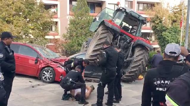 عکس/ حمله انتخاری با تراکتور در ترکیه