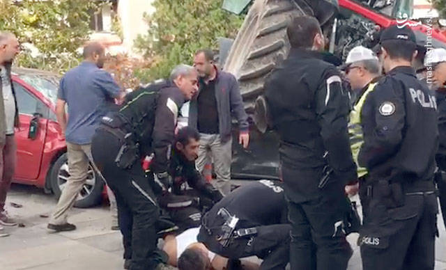 عکس/ حمله انتخاری با تراکتور در ترکیه