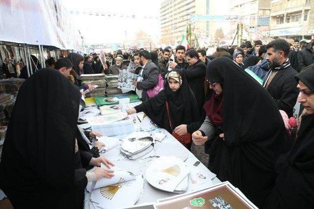 حضور گسترده خانواده‌های شهدا و ایثارگران در راهپیمایی 22 بهمن