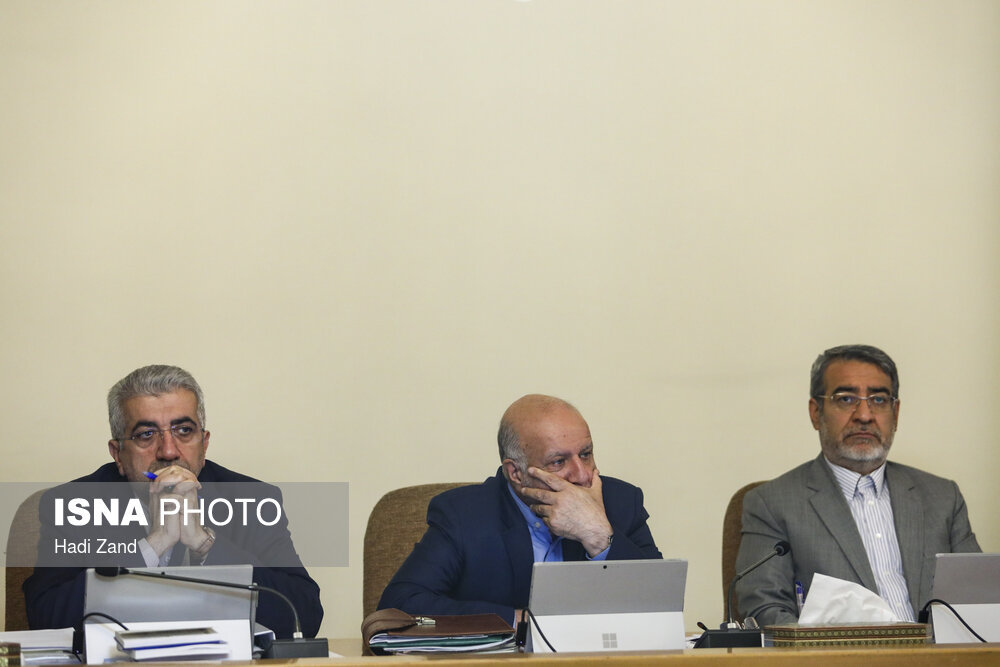 چند عکس از ژست‌ آقایان وزیر در جلسه هیات‌ دولت