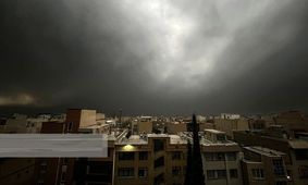 دوده مخازن نفتی از آسمان تهران در حال تخلیه است