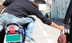 سارقانی که حین کیف قاپی ناکام ماندند/ ویدئو 