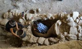 «طبل 2 هزارسالۀ قورباغه‌نشان» موقع شخم زدن زمین از زیر خاک بیرون آمد 