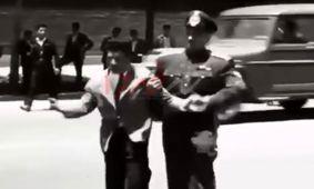 مستندی از حضور پلیس‌ مدارس برای جلوگیری از مزاحمت برای دانش‌آموزان و دانشجویان در دهه ۴۰/ ویدئو

