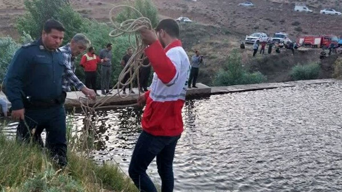 تفریح مرگبار پدر جوان در رودخانه گانه‌زار