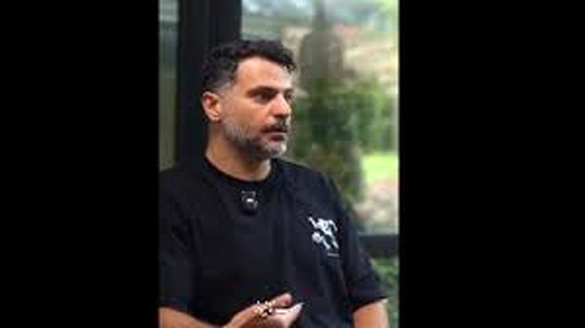 کنایه جالب رپرِ جنجالی به پوتین در برنامه علی ضیاء: "پوتینی که توی جنگ به درد نخوره، دمپاییه! " / ویدئو
