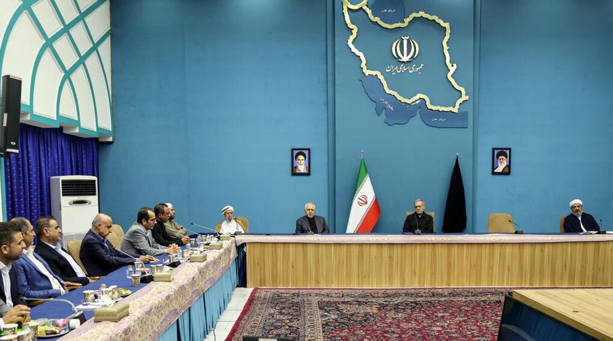 دیدار پزشکیان با نمایندگان اقلیت های دینی/ حضور ظریف در کنار رئیس جمهور منتخب/ تصاویر
