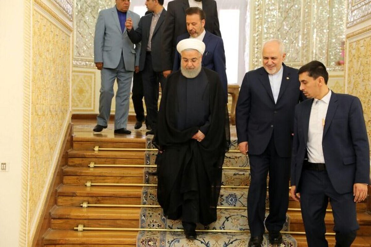 صندلی‌های خالی همایش محاکمه ظریف و روحانی