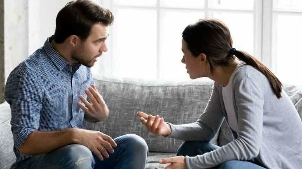 وقتی همسرتان به خاطر هر چیزی به شما سرکوفت می زند، چه کار می توانید بکنید؟