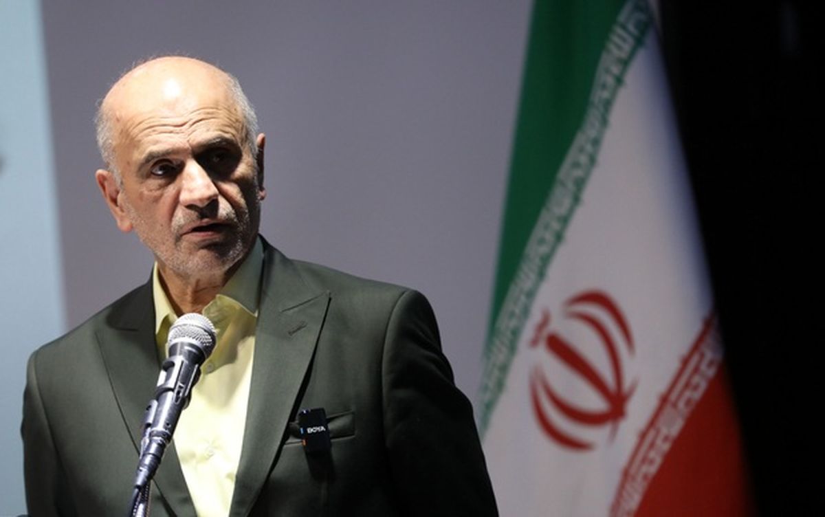 فرشاد مومنی: برای شوک جدید به قیمت حامل‌های انرژی برنامه‌ریزی کرده‌اند/سیاست‌های قیمتی به نام صرفه‌جویی، تشدید فقر و نابرابری است