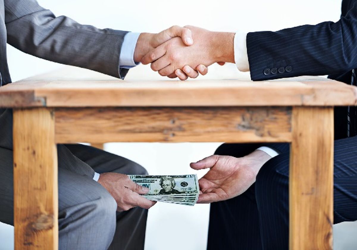  سیاست دخالت حداکثری، نتیجه‌ای جز فساد و رانت ندارد

