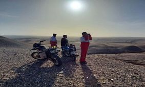 10 گردشگر گم‌شده در طبس پیدا شدند/ تماس اشتباه باعث سرگردانی امدادگران در کویر طبس شد
